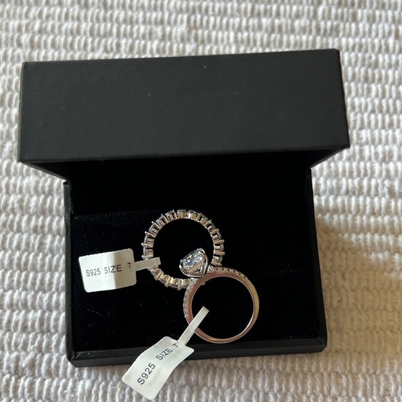 Brand new Louily ring set - Picture 4 of 6